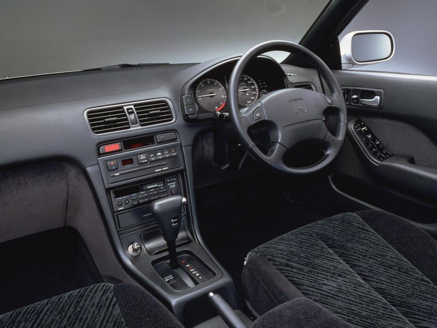 Интерьер Honda Ascot Innova 2.0 Si 1992 года  (фото 5 из 10)